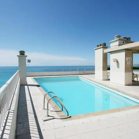 #40 Luxembourg Promenade Swimmingpool Rooftop アパート