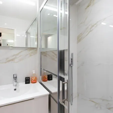 #40 Staywizus - Luxembourg Promenade Swimming Pool Roof Apartment *